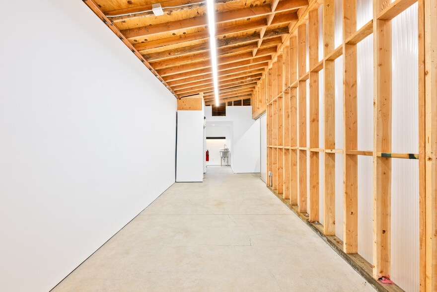More Photos Of 9055 Santa Monica Blvd, West Hollywood General Retail For Lease