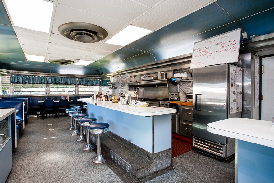 More Photos Of 6053 Ridge Ave, Philadelphia Restaurant For Sale