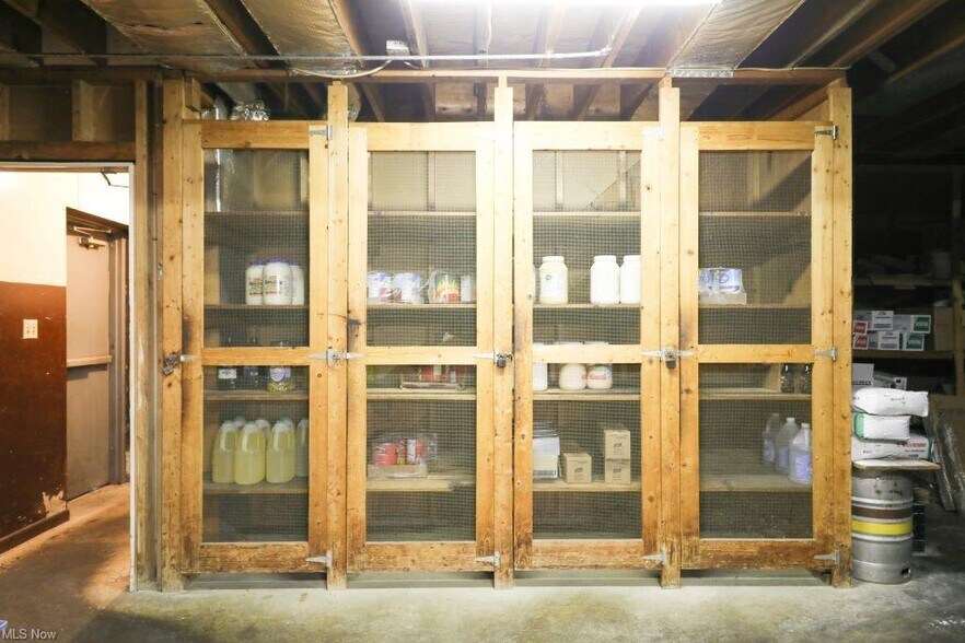 More Photos Of 387 S Broadway Ave, Salem Restaurant For Sale