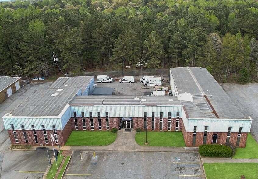 More Photos Of 1560 Commercial Ct, Jonesboro Office For Sale