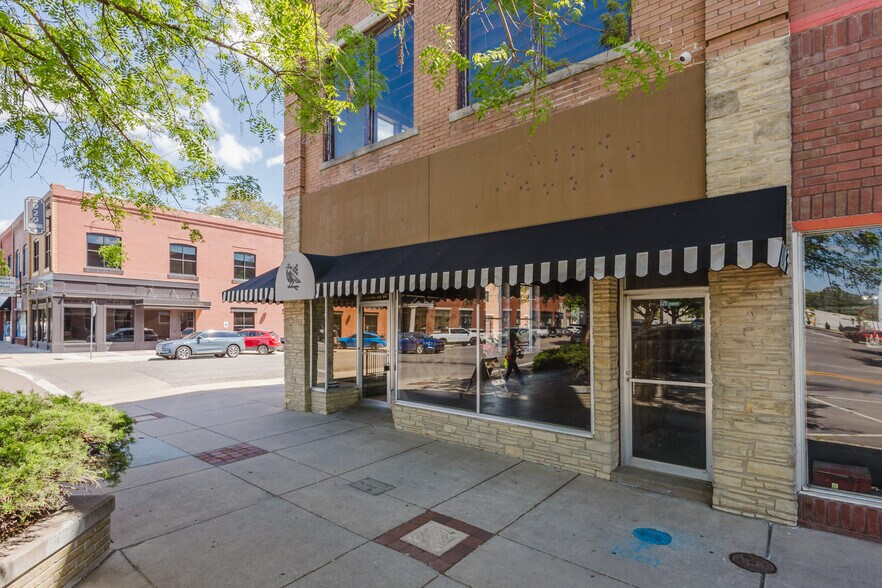More Photos Of 1001 W Douglas Ave, Wichita Storefront For Sale