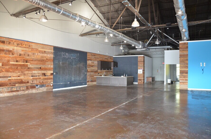 More Photos Of 996 Huff Rd NW, Atlanta Warehouse For Lease