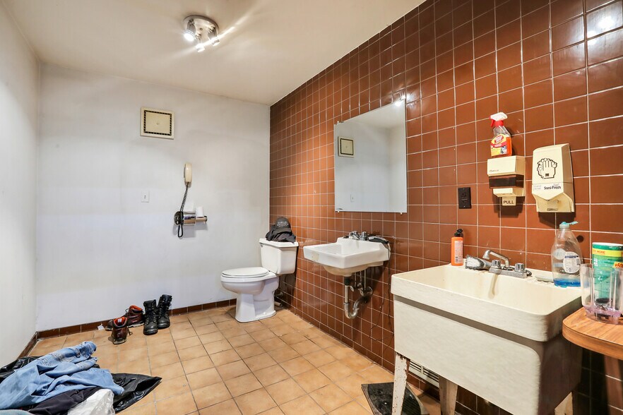 More Photos Of 16 Sloop Hill Rd, New Windsor Township Warehouse For Sale