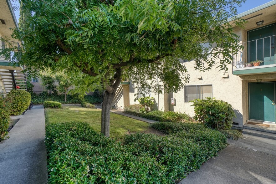 More Photos Of 16294-16298 Foothill Blvd, San Leandro Apartments For Sale