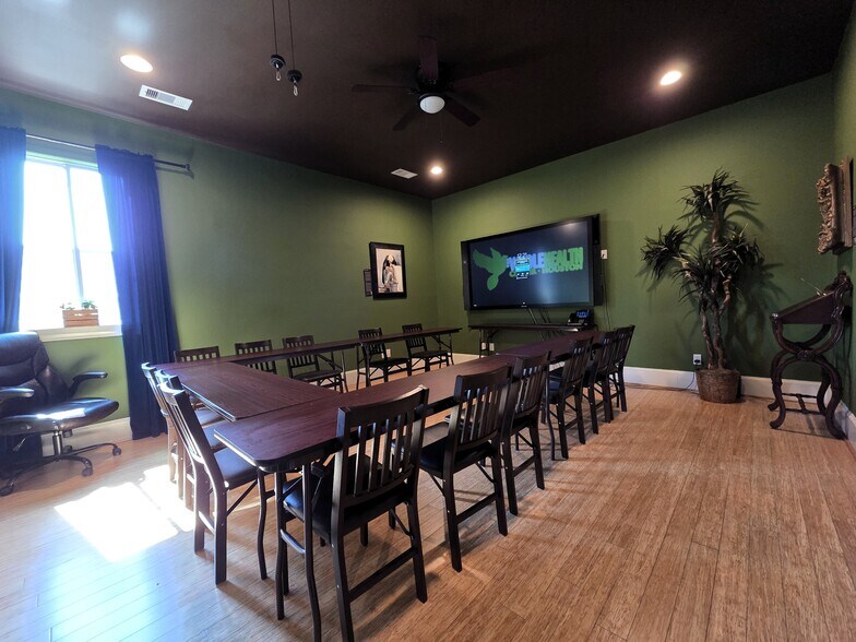 More Photos Of 5721 Winsome Ln, Houston Freestanding For Sale