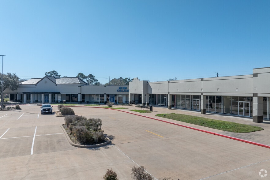 More Photos Of 3701 Outlet Center Dr, Sealy Unknown For Lease