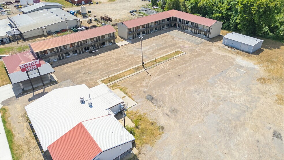 More Photos Of 100 W Wilson St, Valliant Hotel For Sale