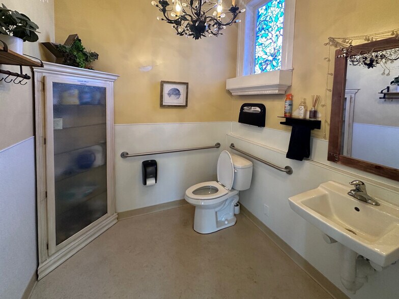 More Photos Of 511 Henderson St, Eureka Storefront Retail Residential For Sale