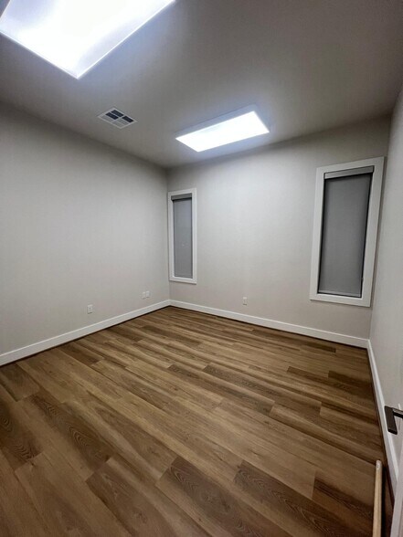 More Photos Of 16702 House Hahl Rd, Cypress Medical For Lease