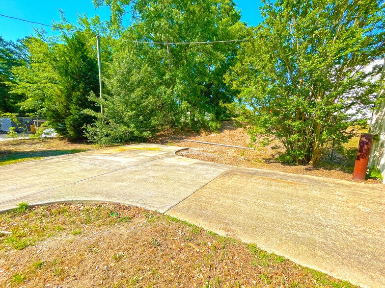 More Photos Of 6027 Business Park Dr, Columbus Flex For Lease