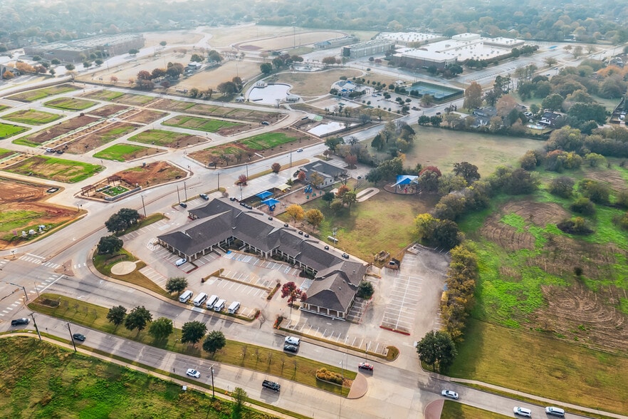 Primary Photo Of 1751 N Walnut Creek Dr, Mansfield Schools For Sale