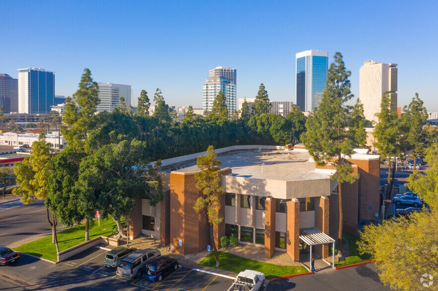 More Photos Of 300 E Osborn Rd, Phoenix Medical For Lease