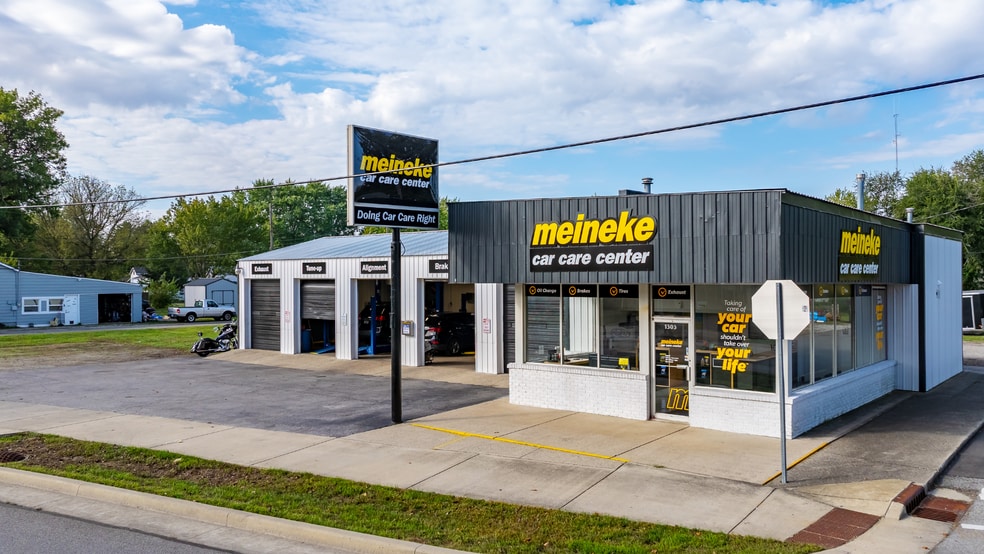 More Photos Of 1303 S Harrison St, Shelbyville Auto Repair For Sale