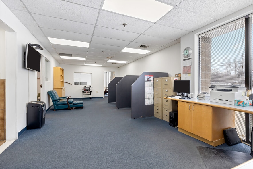 More Photos Of 9 Delta Dr, Londonderry Warehouse For Sale