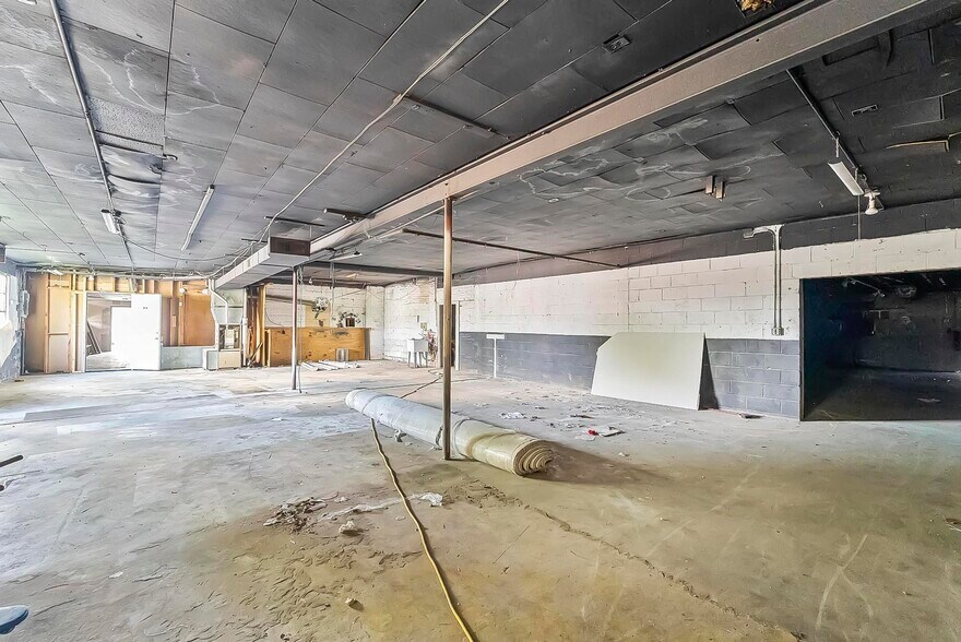 More Photos Of 909-911 Milton Rd, Alton Flex For Sale