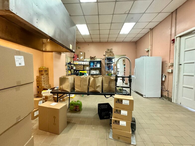 More Photos Of 118 E Court St, Paris Hotel For Sale