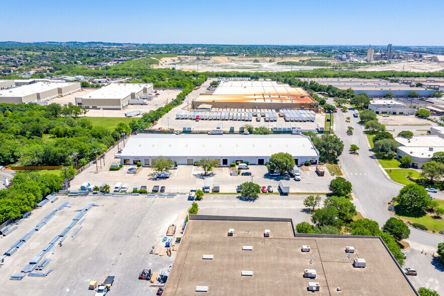 More Photos Of 3603-3645 Metro Pky, San Antonio Warehouse For Lease