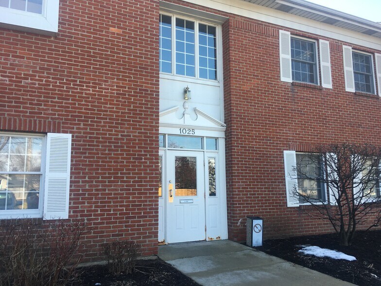 More Photos Of 1015-1025 W Wise Rd, Schaumburg Office For Sale