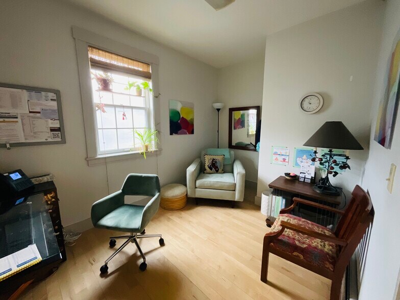 More Photos Of 168 Main St, Great Barrington Office For Sale