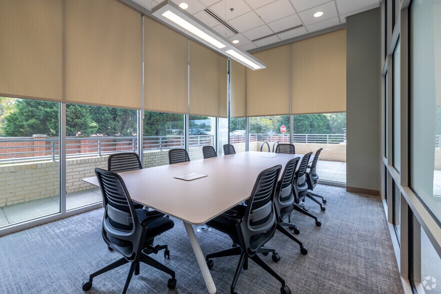 More Photos Of 4037 E Independence Blvd, Charlotte Coworking Space