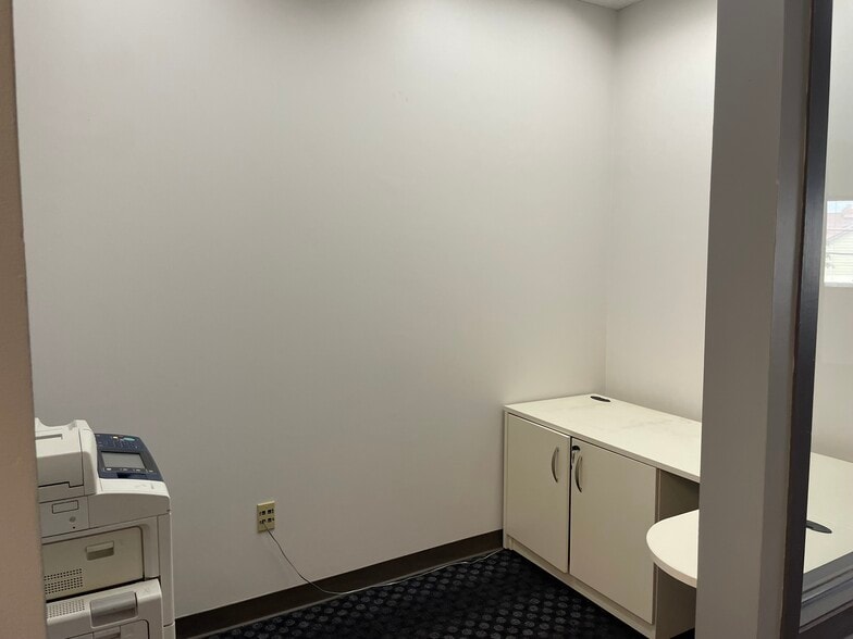 More Photos Of 1735 Central Ave, Albany Office For Sale