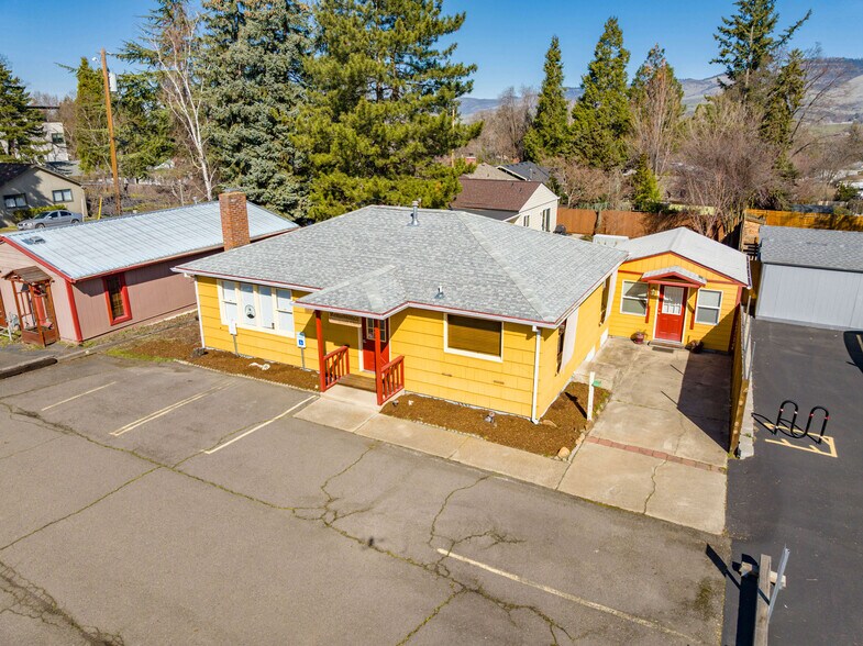 More Photos Of 1745 Ashland St, Ashland Medical For Sale