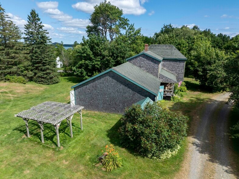 More Photos Of 54 Toll Bridge Rd, Eastport Hotel For Sale