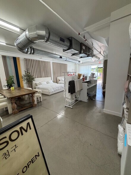 More Photos Of 6172 Beach Blvd, Buena Park Loft Creative Space For Lease