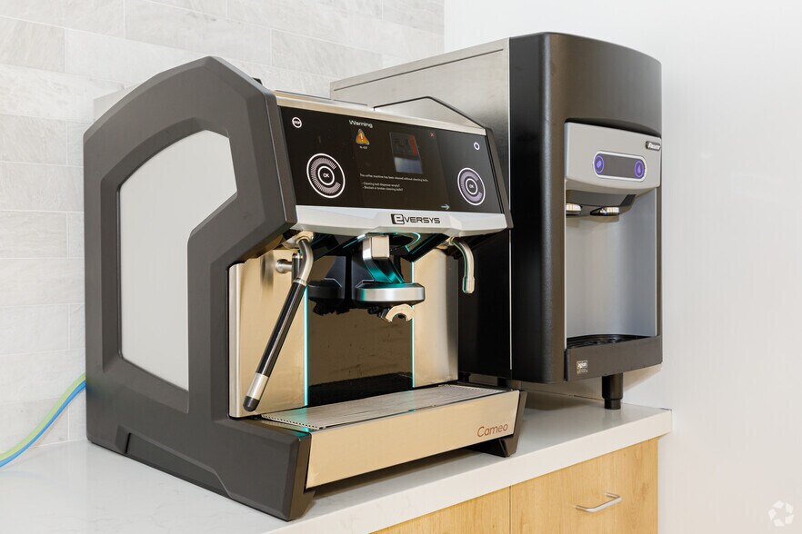 More Photos Of 10089 Willow Creek Rd, San Diego Coworking Space