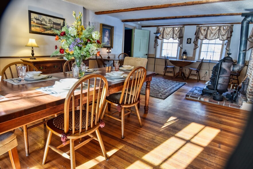 Primary Photo Of 27 Route 25, Plymouth Hospitality For Sale