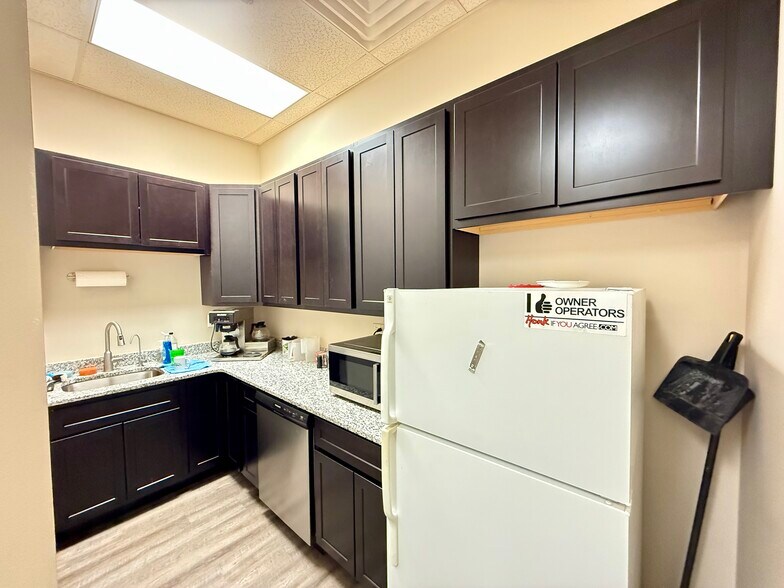 More Photos Of 301 Stag Industrial Blvd, Lake Saint Louis Light Manufacturing For Lease