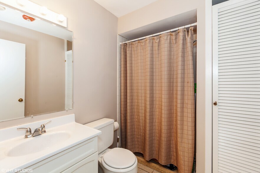 More Photos Of 1621 Ogden Ave, Lisle Office Residential For Sale