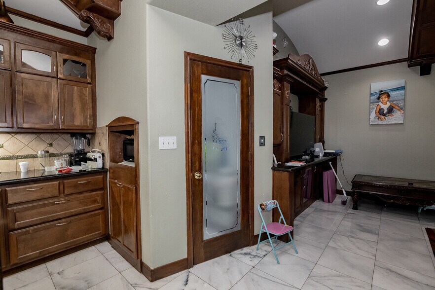 More Photos Of 3005 Houston Hwy, Victoria Hotel For Sale