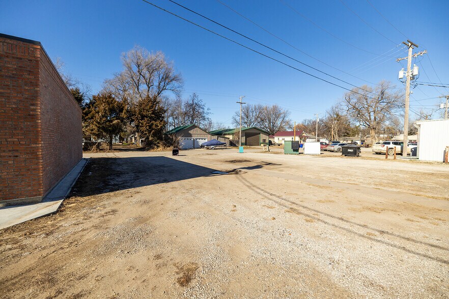 More Photos Of 115 N Main St, Lindsborg General Retail For Sale