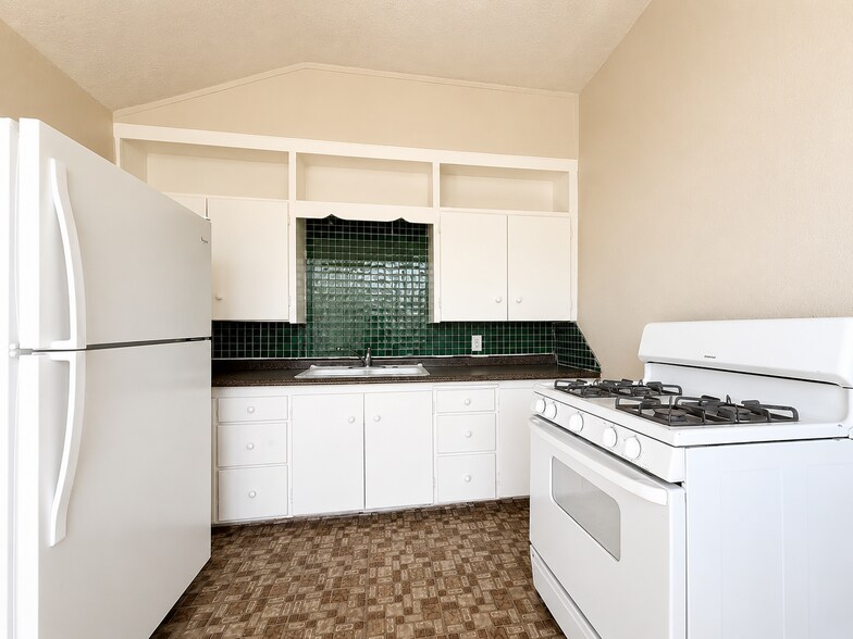 More Photos Of 2400 College Ave, Midland Apartments For Sale