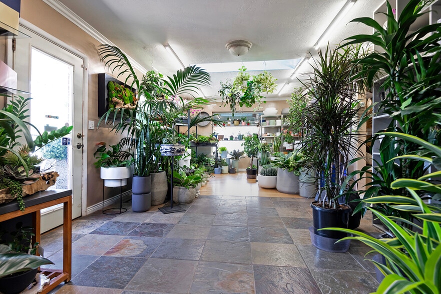 More Photos Of 2194 E Fort Union Blvd, Salt Lake City Freestanding For Sale