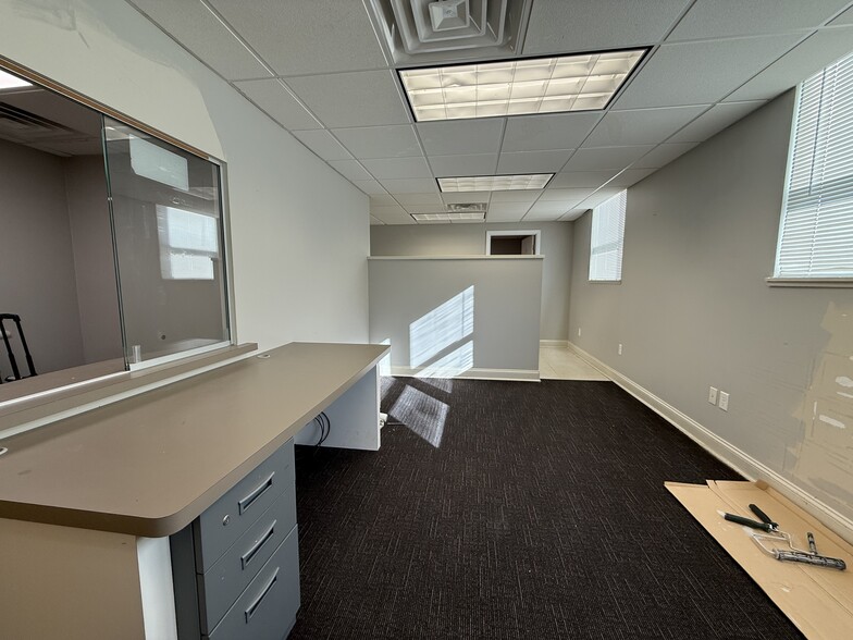 More Photos Of 121 Lincoln St, Worcester Healthcare For Lease