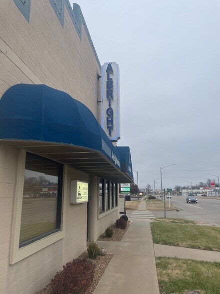 More Photos Of 1603 Main St, Winfield General Retail For Sale