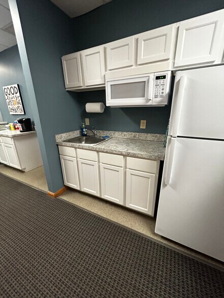 More Photos Of 137 Commerce Park Dr, Westerville Office For Sale