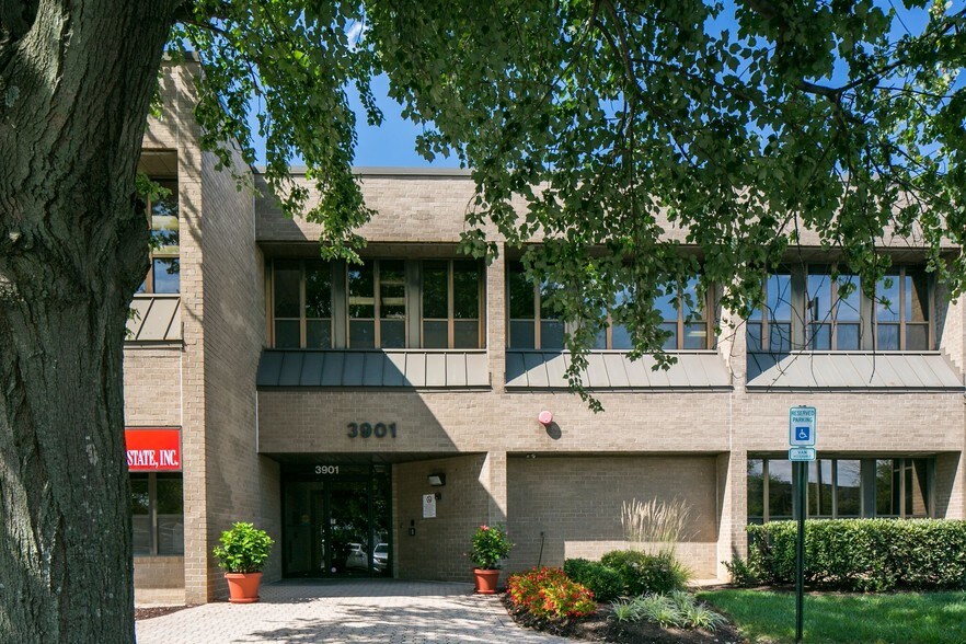 More Photos Of 3901 National Dr, Burtonsville Office For Lease