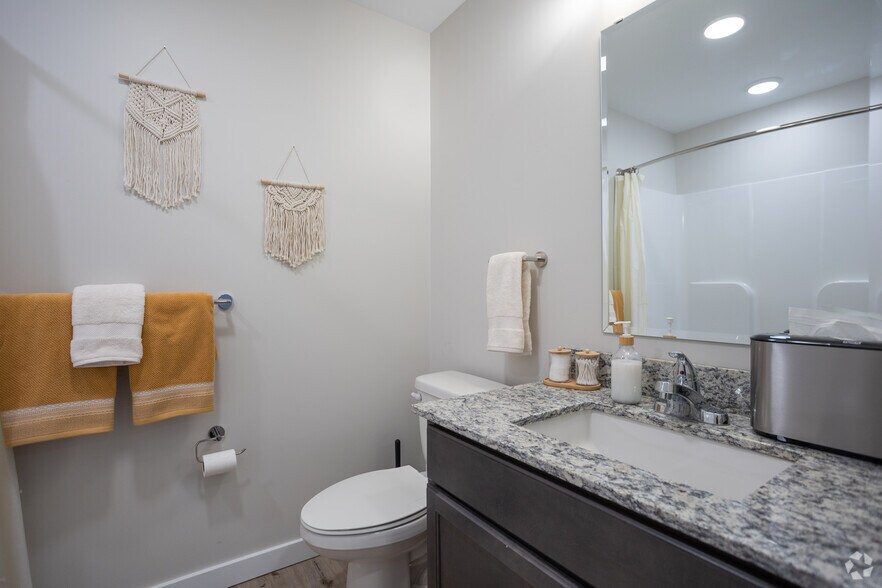 More Photos Of 900 Leonard St NW, Grand Rapids Apartments For Lease