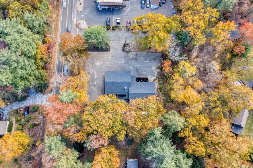 More Photos Of 2 Gordon St, Simsbury Office For Lease