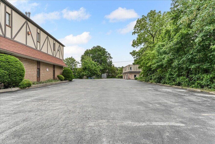 More Photos Of 61 S Morton Ave, Morton Medical For Lease