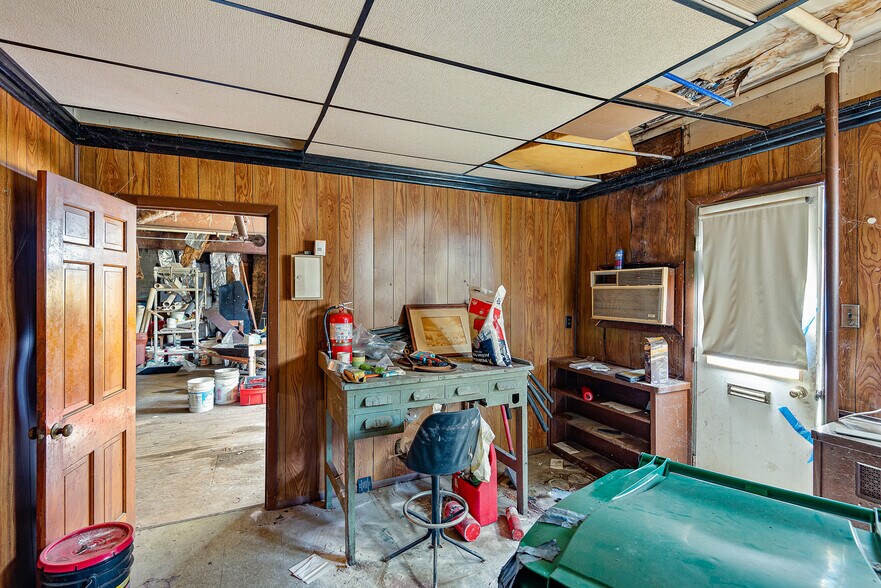 More Photos Of 9 E 44th St, Wilmington Office Residential For Sale