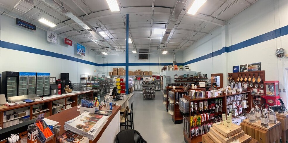 More Photos Of 816 Manatee Ave E, Bradenton General Retail For Lease