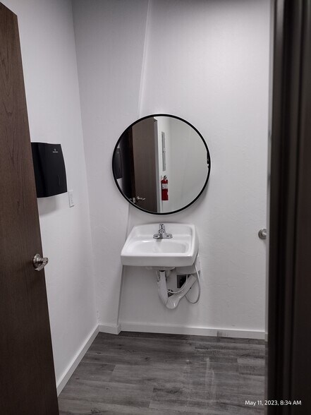 More Photos Of 17860 MacArthur Park Rd, Edmond Flex For Sale