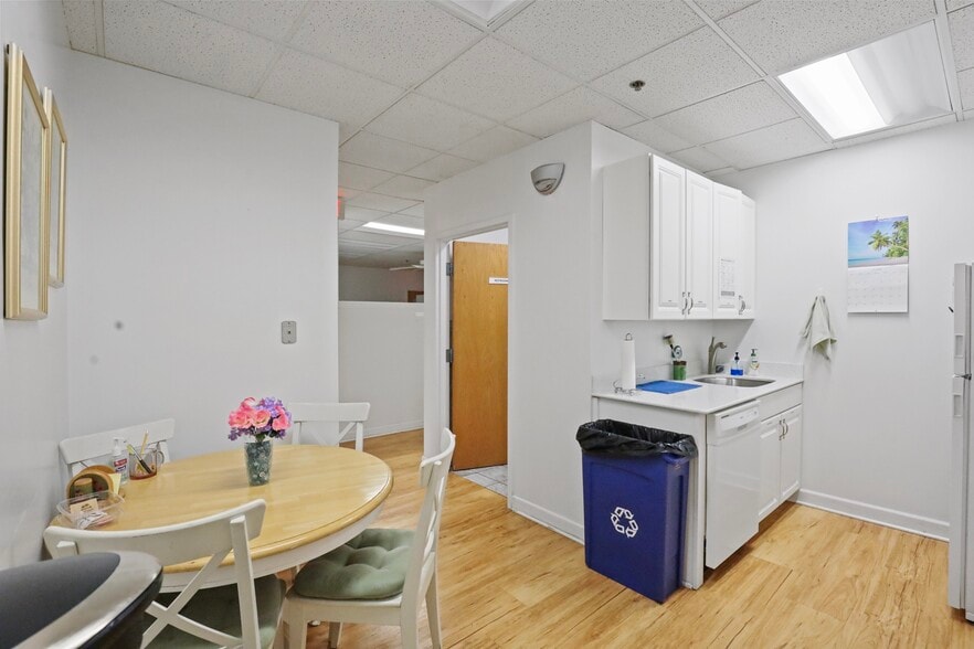 More Photos Of 1N131 County Farm Rd, Winfield Office For Sale