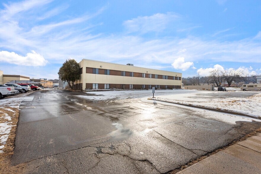 More Photos Of 220 Robert St S, Saint Paul Office For Sale