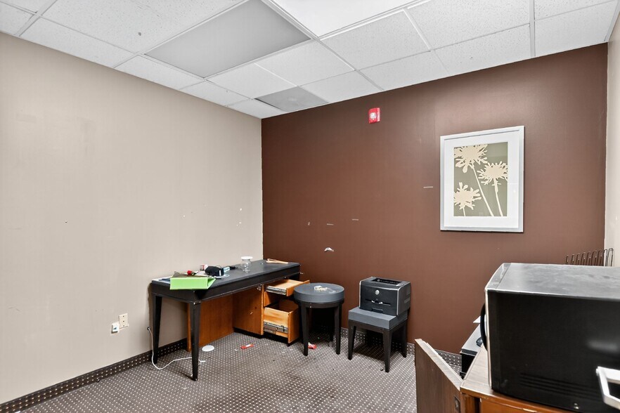 More Photos Of 1550 E Dundee Rd, Palatine Hotel For Sale