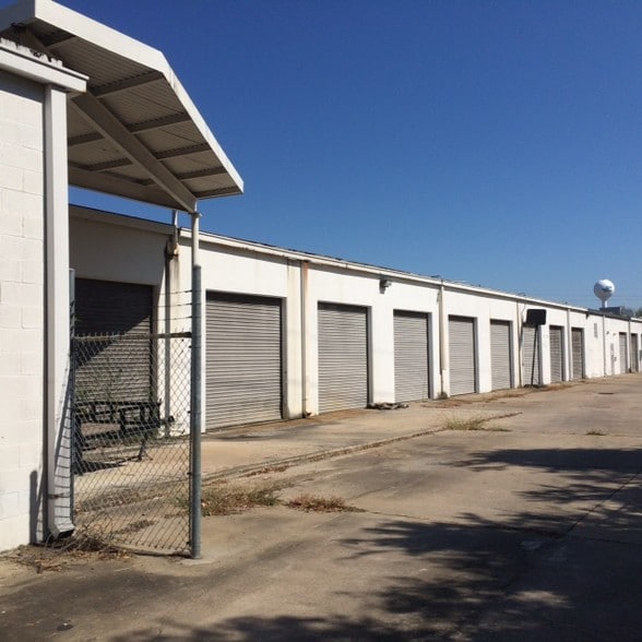 More Photos Of 9207 Emmott Rd, Houston Warehouse For Lease